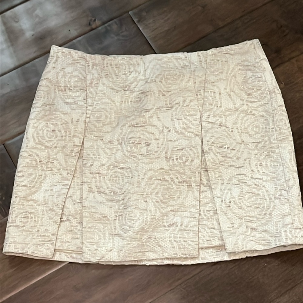 Forever 21 women’s double slit mini pencil skirt, floral, cream gold shimmer Med